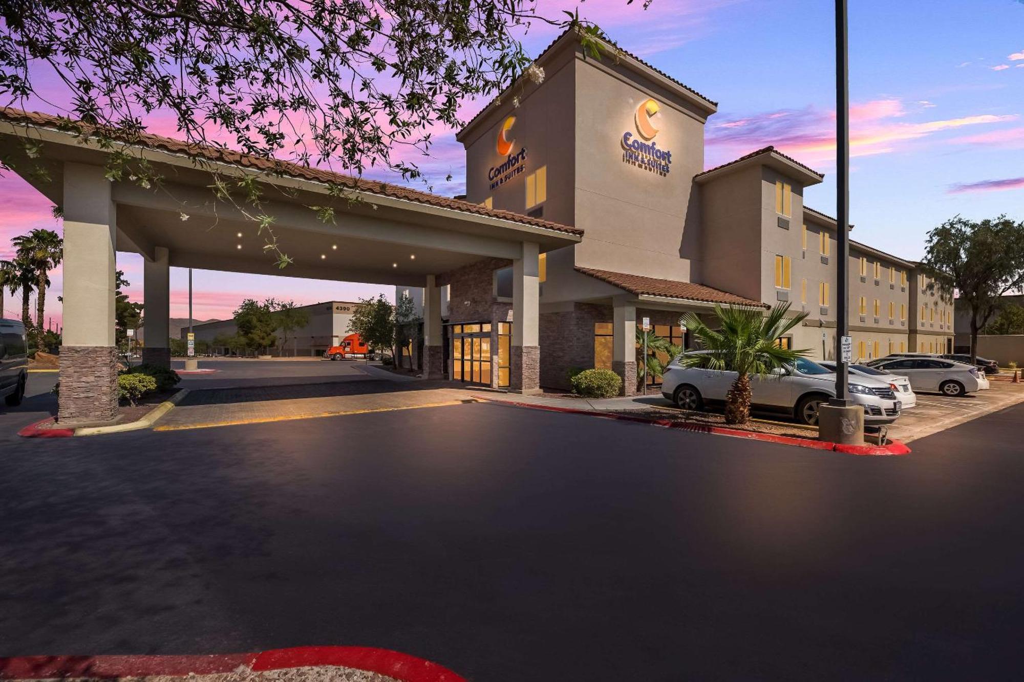 Comfort Inn & Suites Las Vegas - Nellis Exteriér fotografie